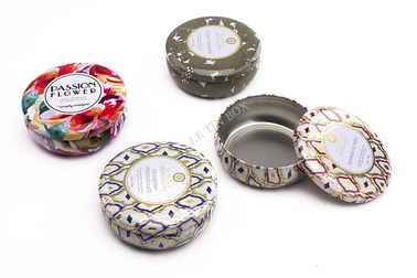 中国 Voluspa の優れた円形の蝋燭の印刷物および浮彫りになることを用いる小さい錫箱 サプライヤー